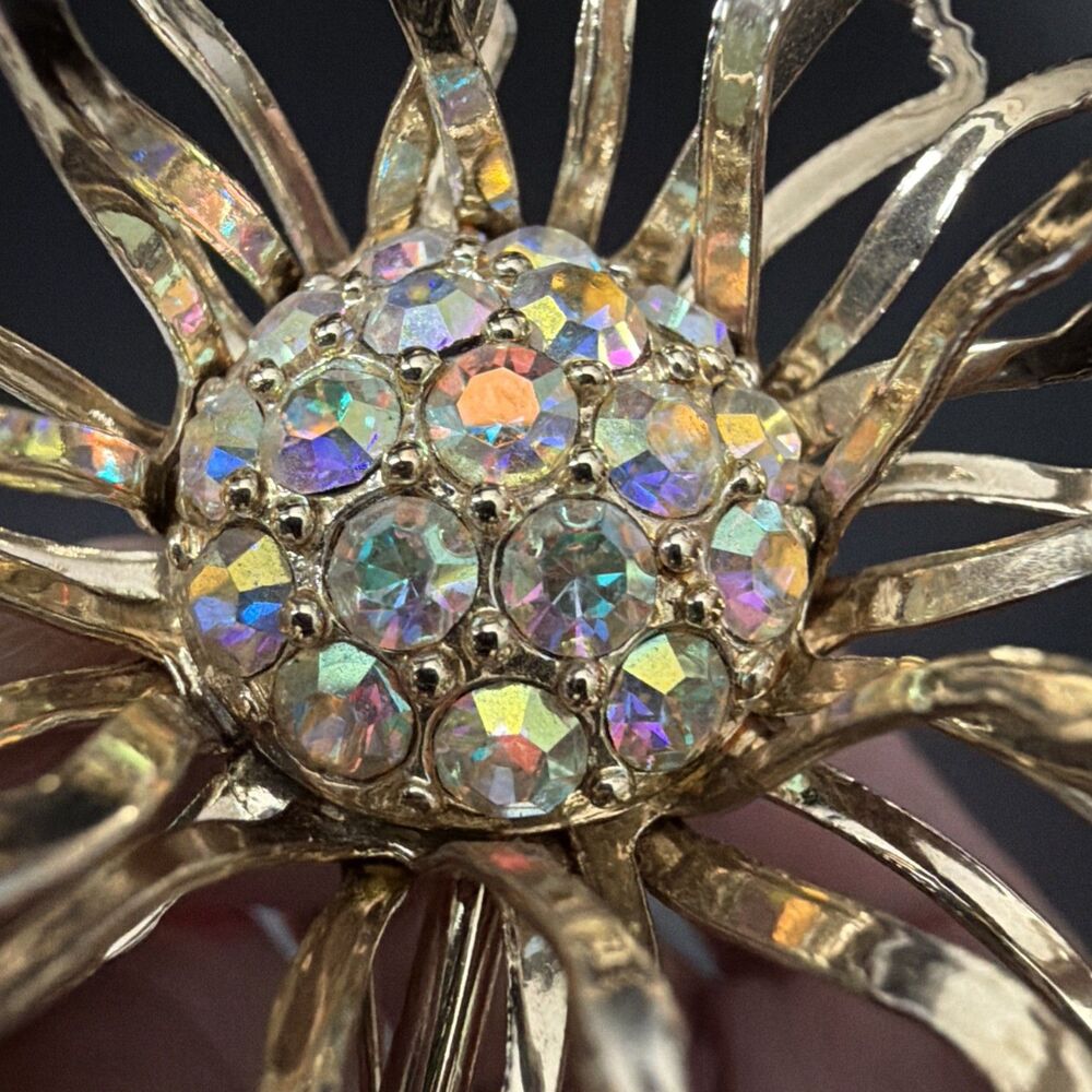 VINTAGE SARAH COVENTRY Flower Brooch Iridescent Aurora Rhinestone Gold Tone Pin - Picture 11 of 12